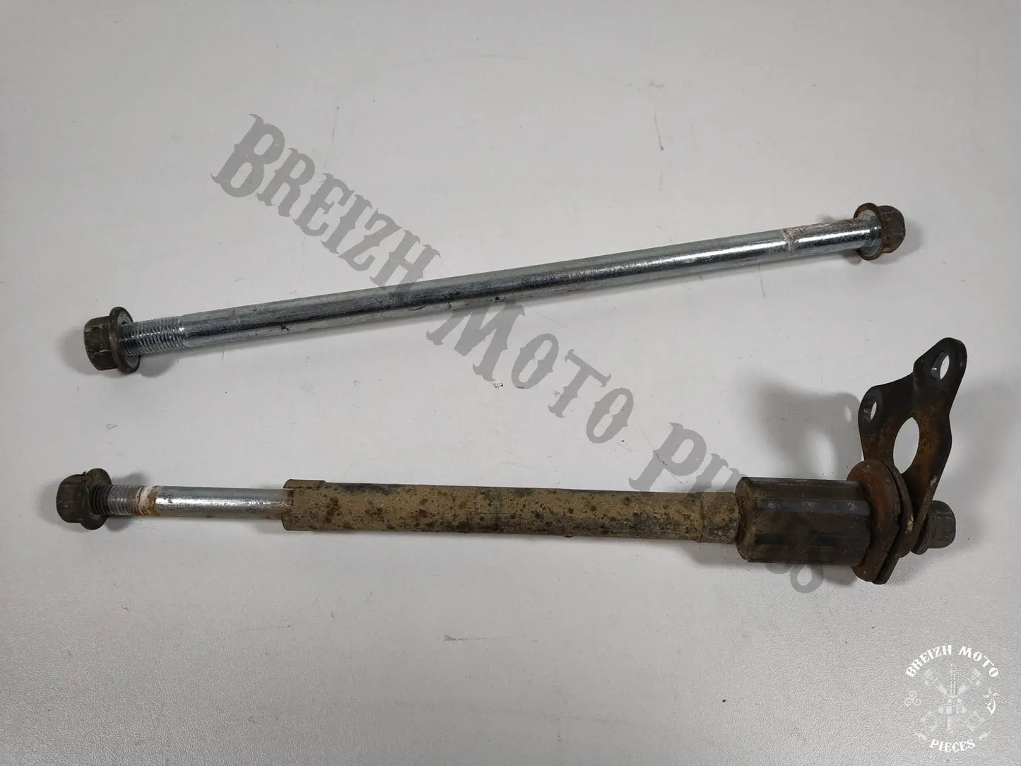 Axe de support moteur