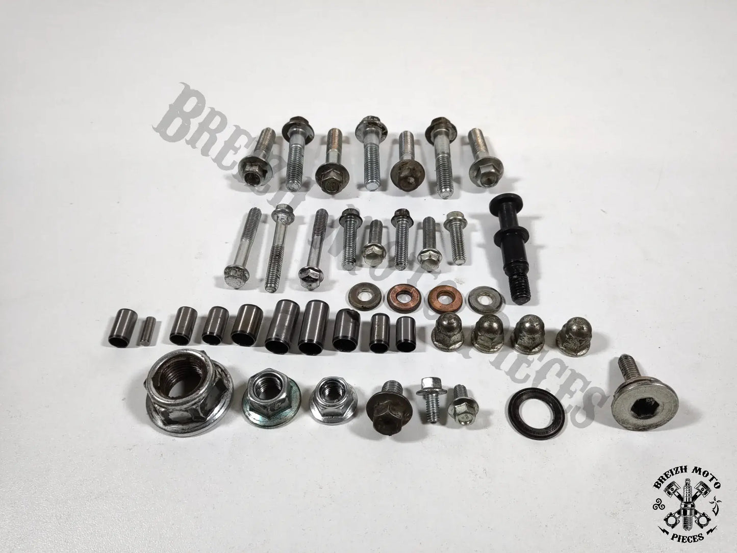 Pack visserie + accessoires moteur
