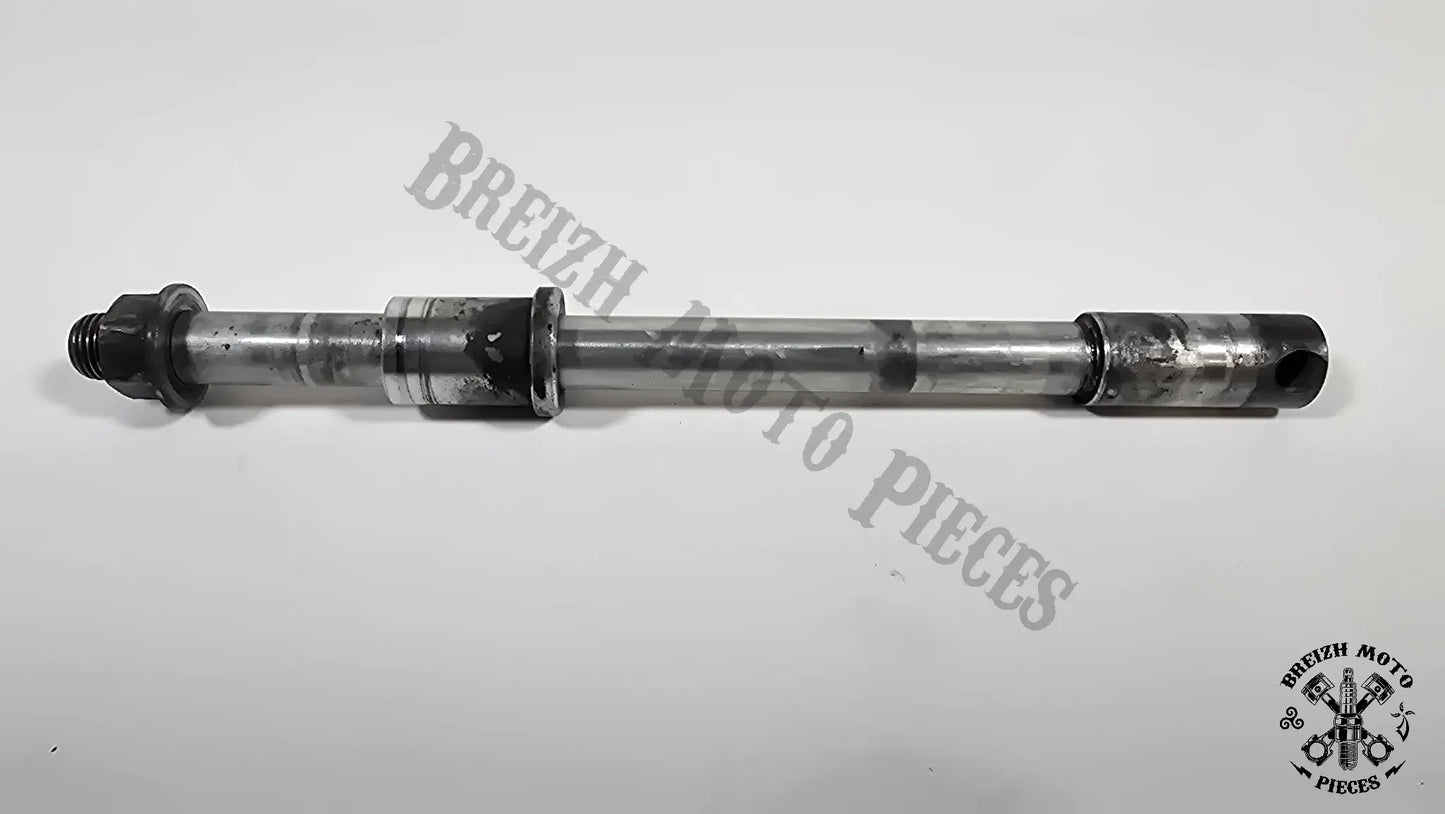 Axe de roue avant