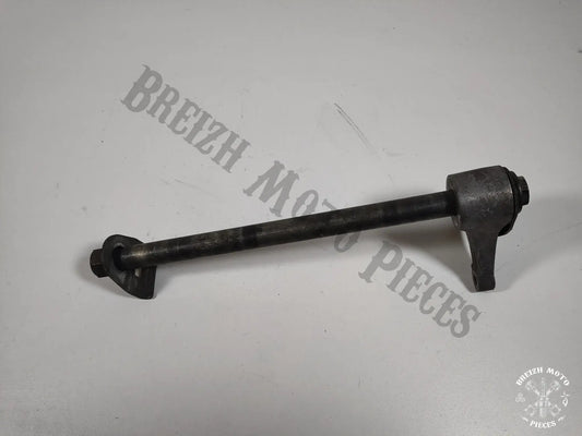 Axe de roue arrière