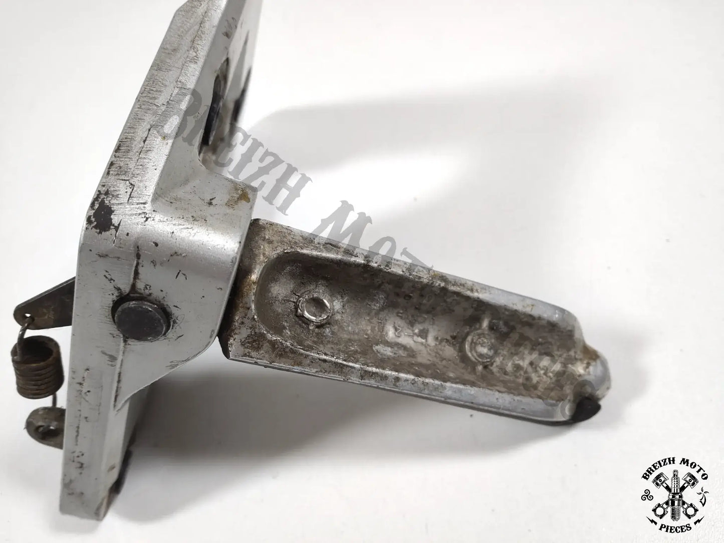 Platine de repose pied gauche