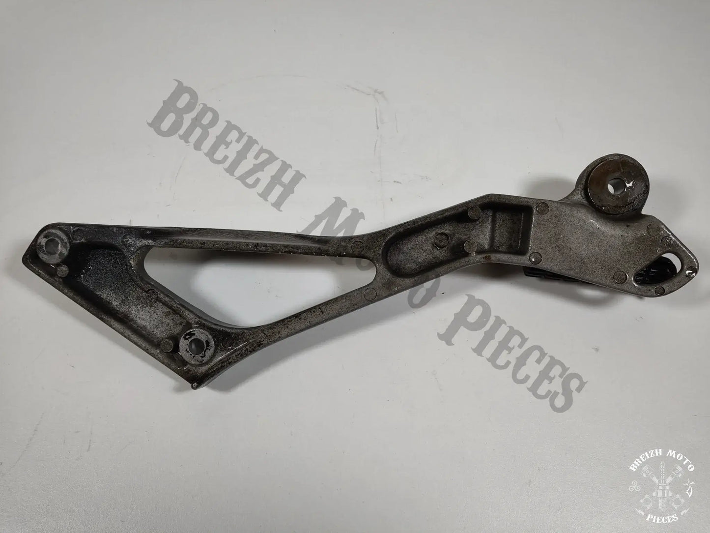 Platine de repose pieds arrière gauche