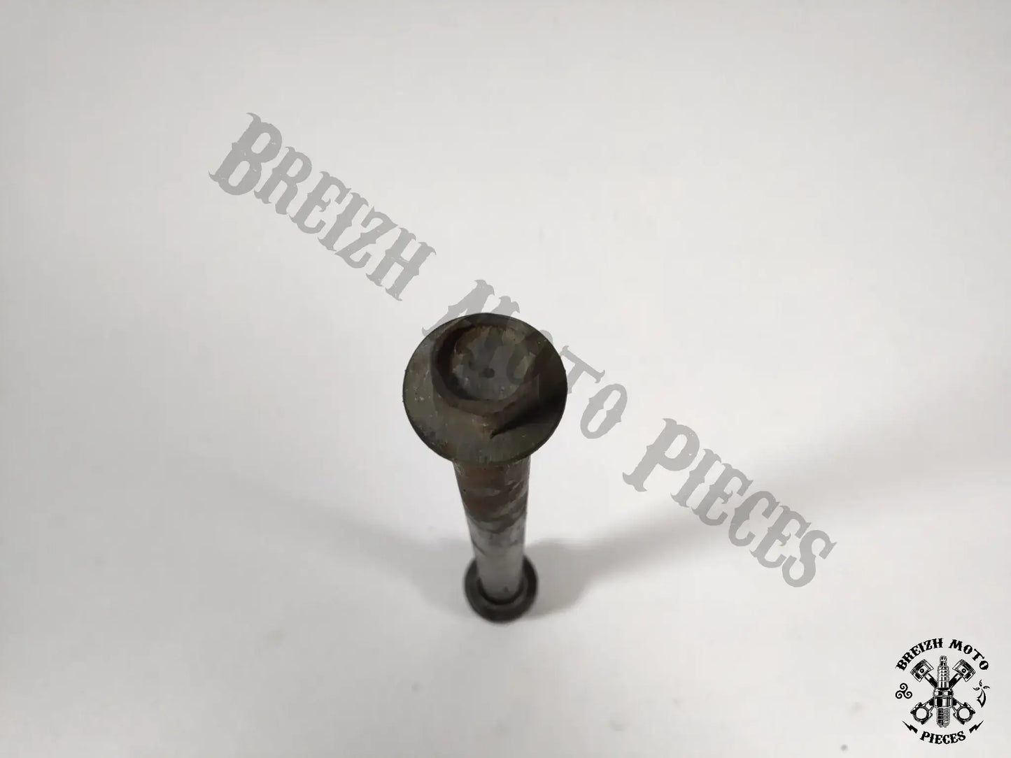 Axe de roue arrière