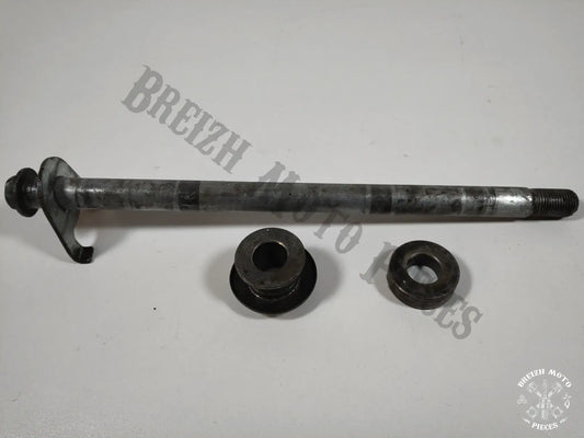 Axe de roue arrière
