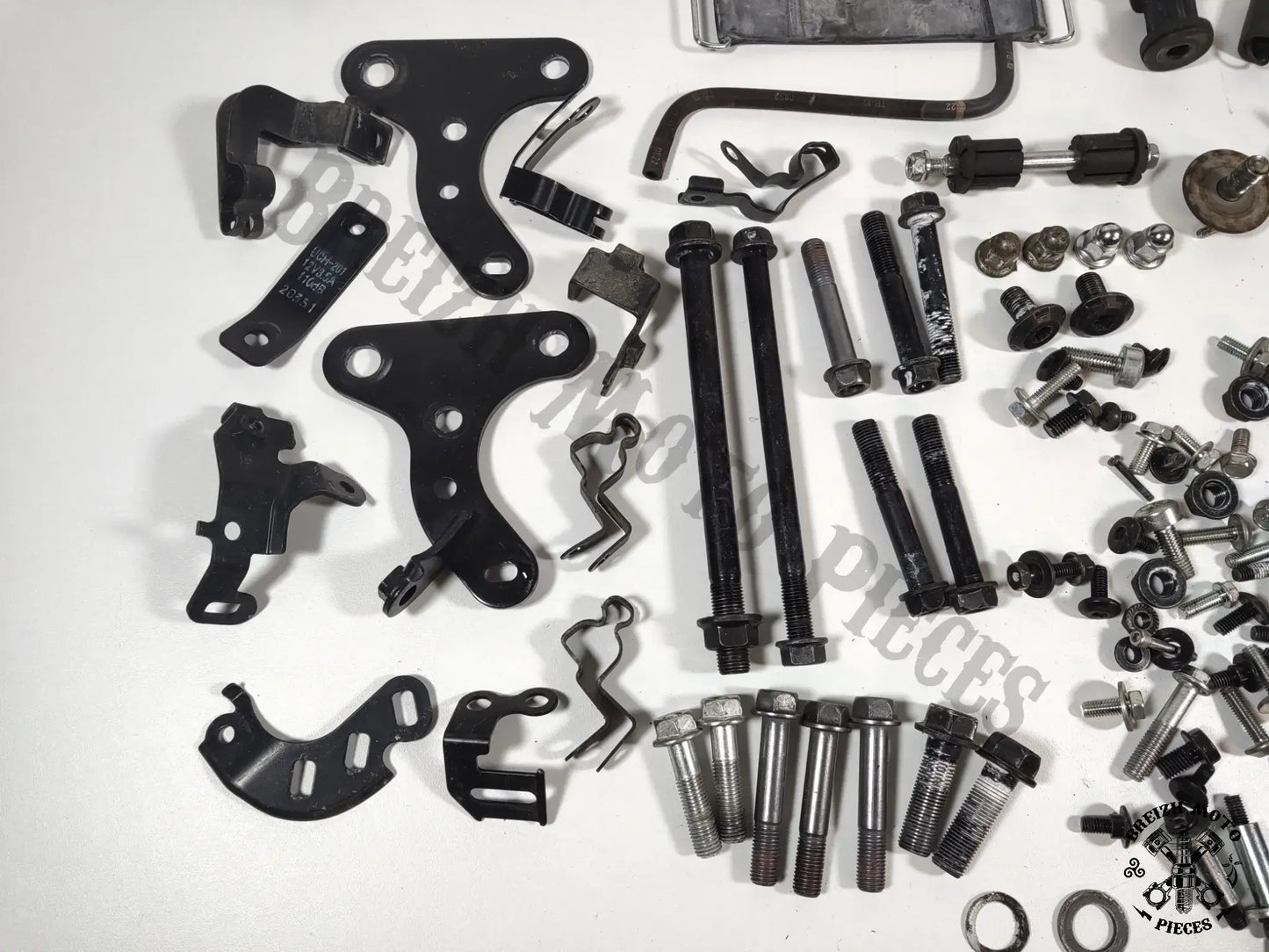 Pack visserie et accessoires