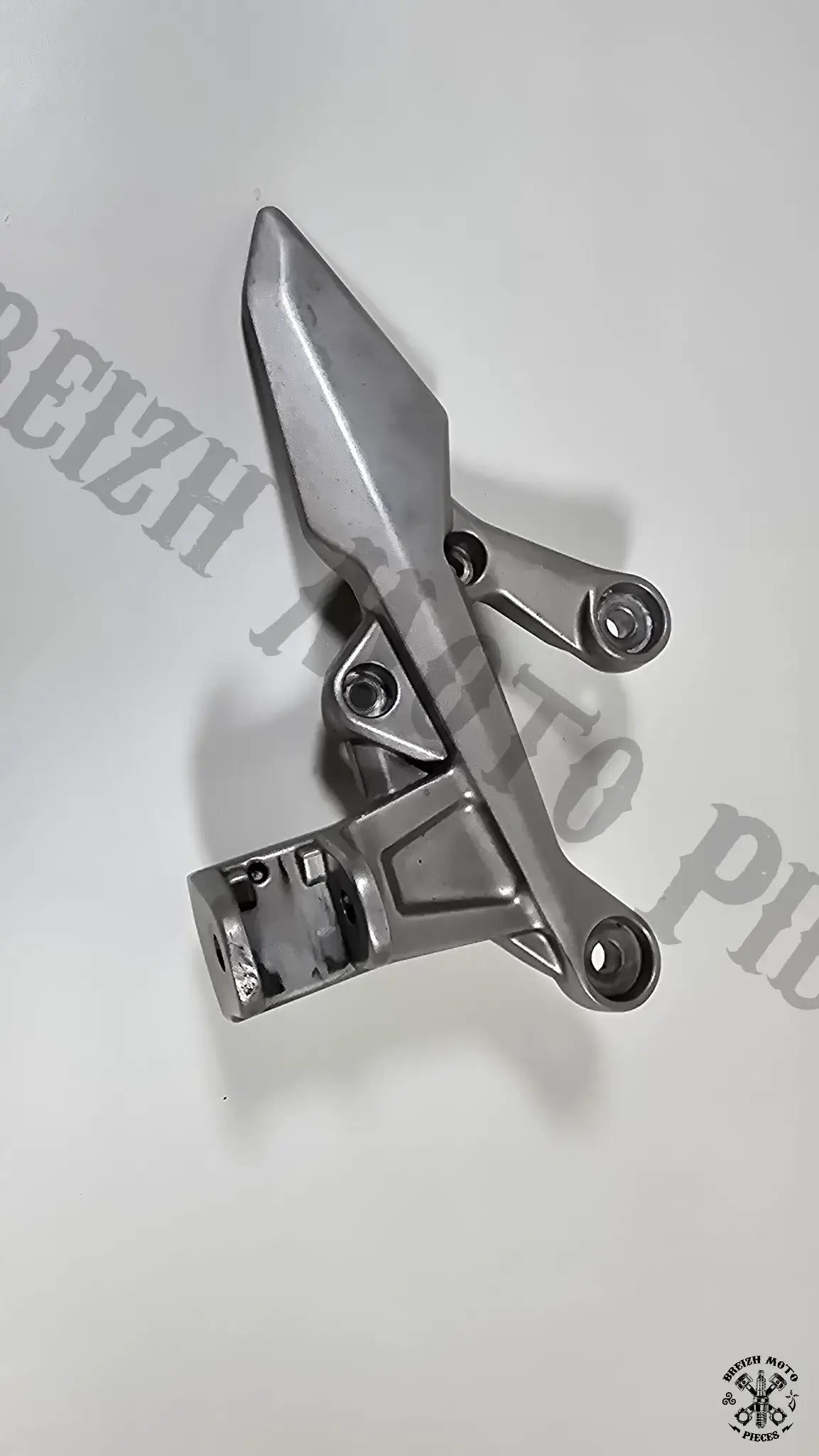 Platine de repose pied droite