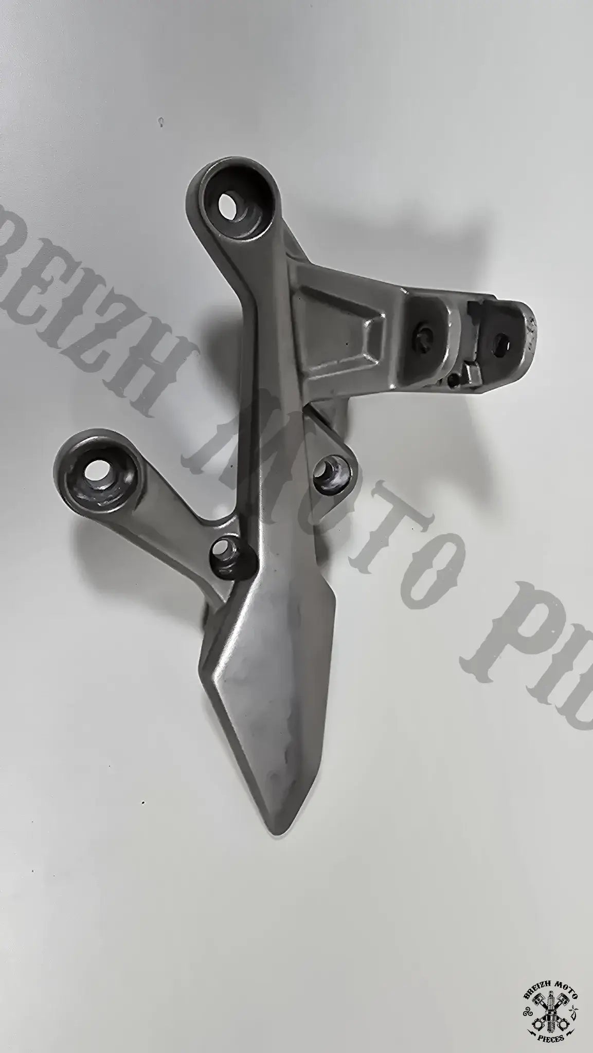 Platine de repose pied droite