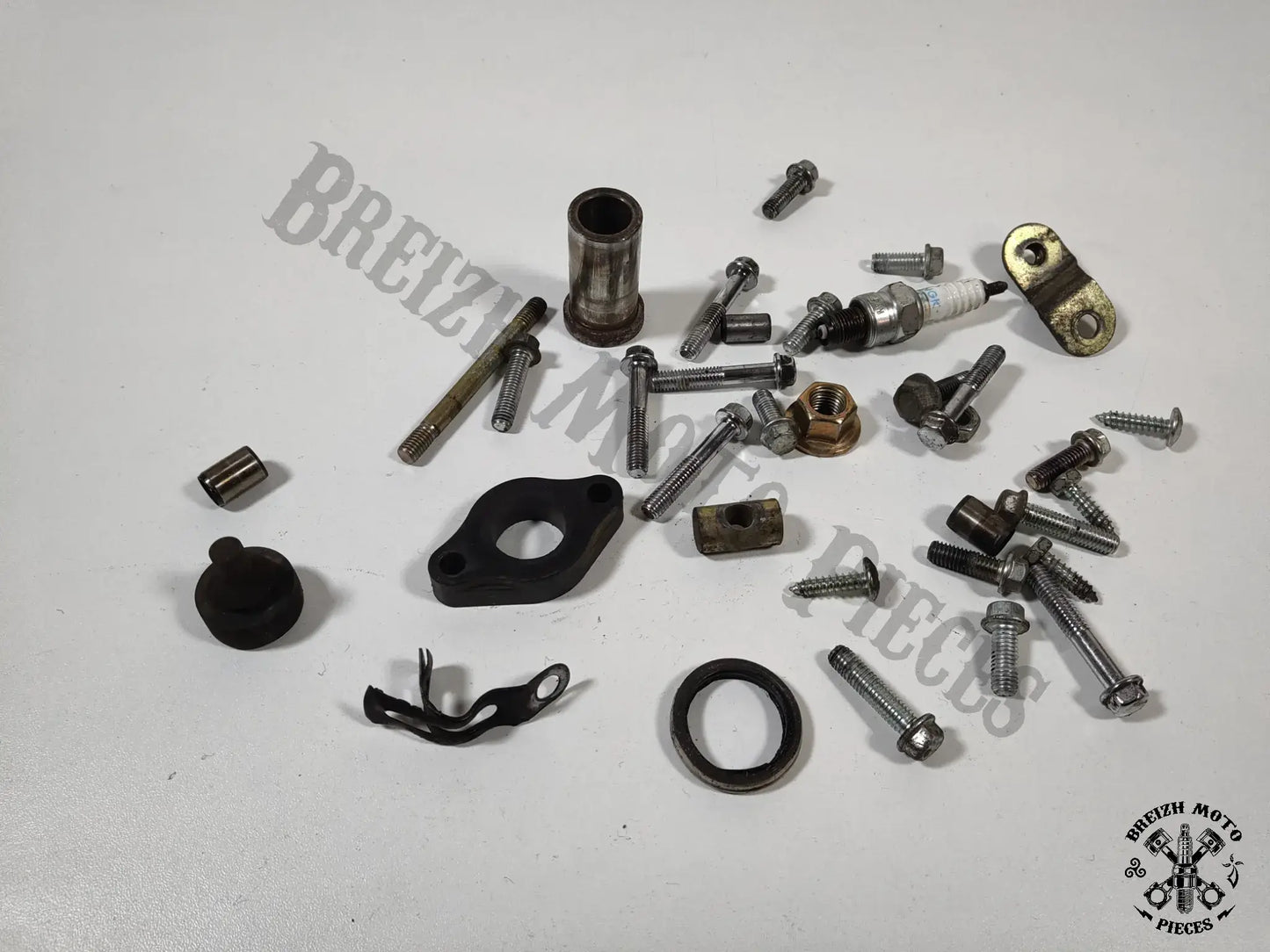 Pack visserie + accessoires moteur