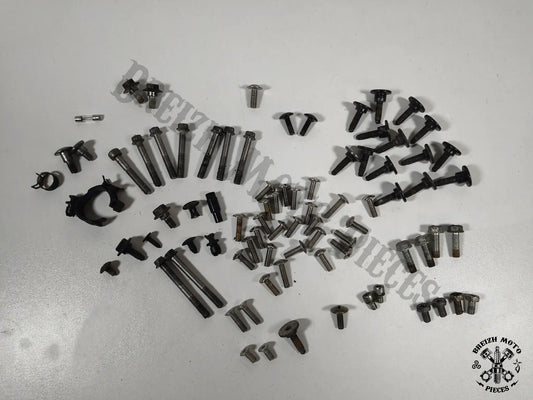 Lot vis et accessoires carénages