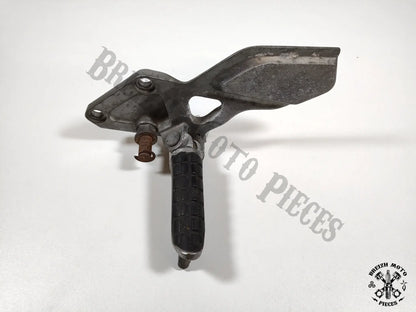 Platine de repose pied avant gauche