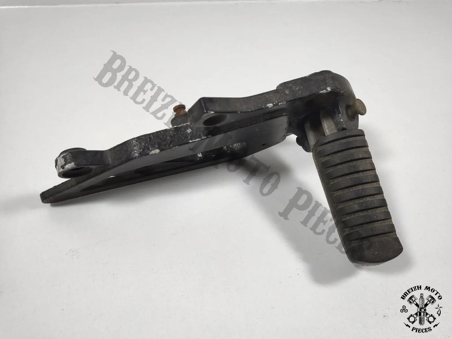 Platine repose-pied droite