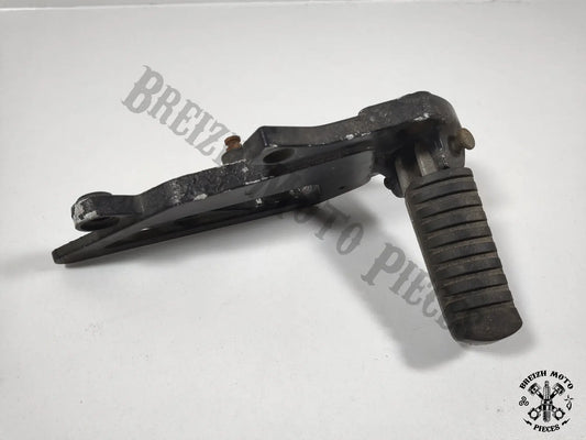 Platine repose-pied droite