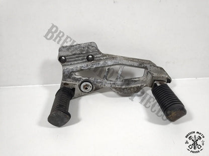 Platine repose-pieds droite