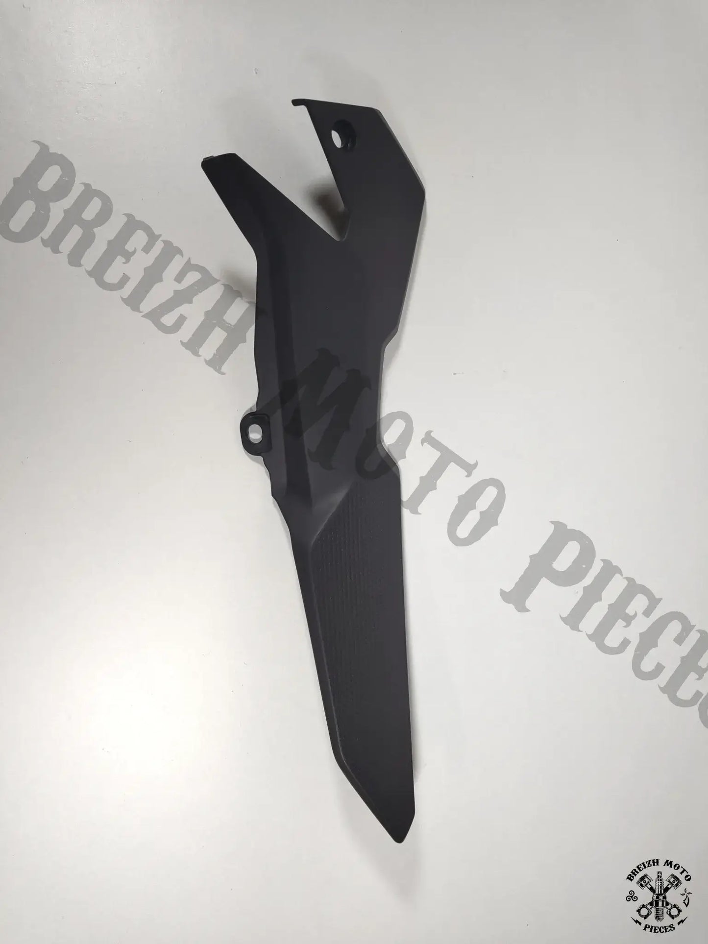 Cache latéral gauche