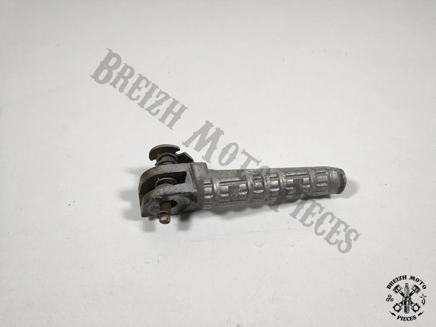 Repose-pied passager gauche