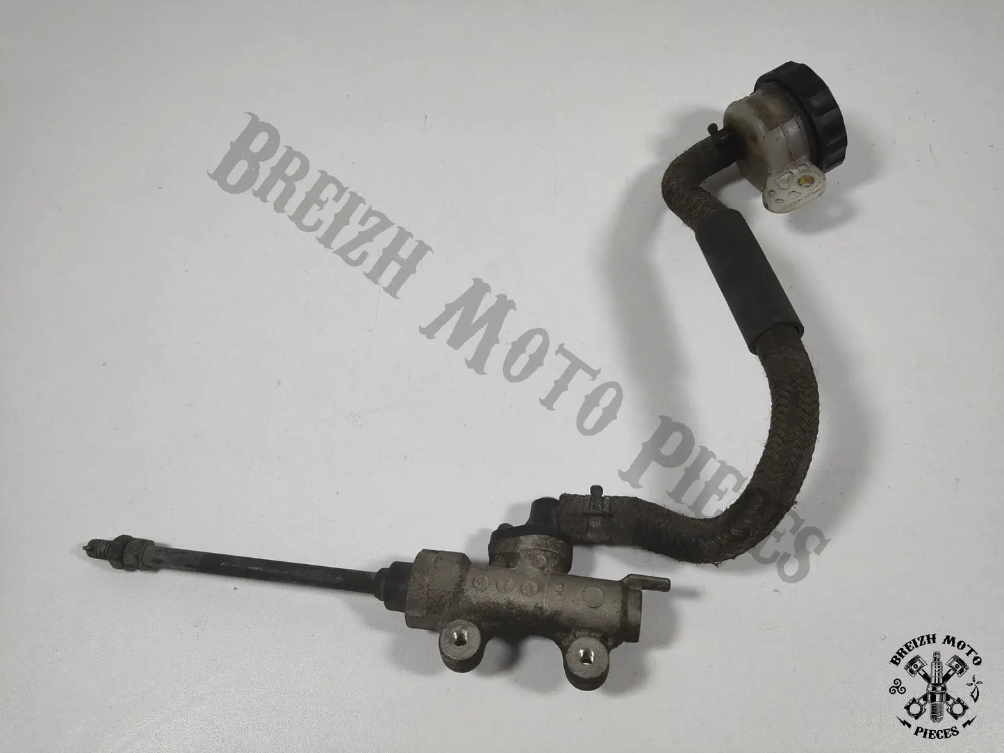 Maitre cylindre de frein arrière