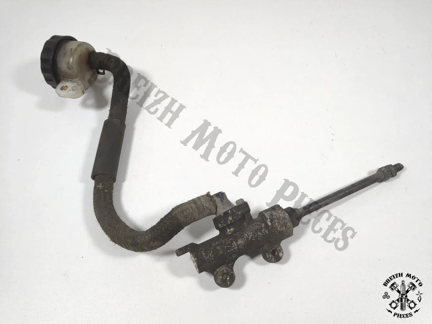 Maitre cylindre de frein arrière