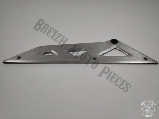 Cache latéral gauche