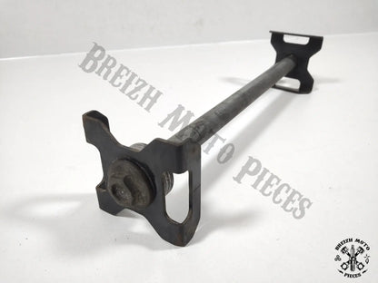 Axe de roue arrière