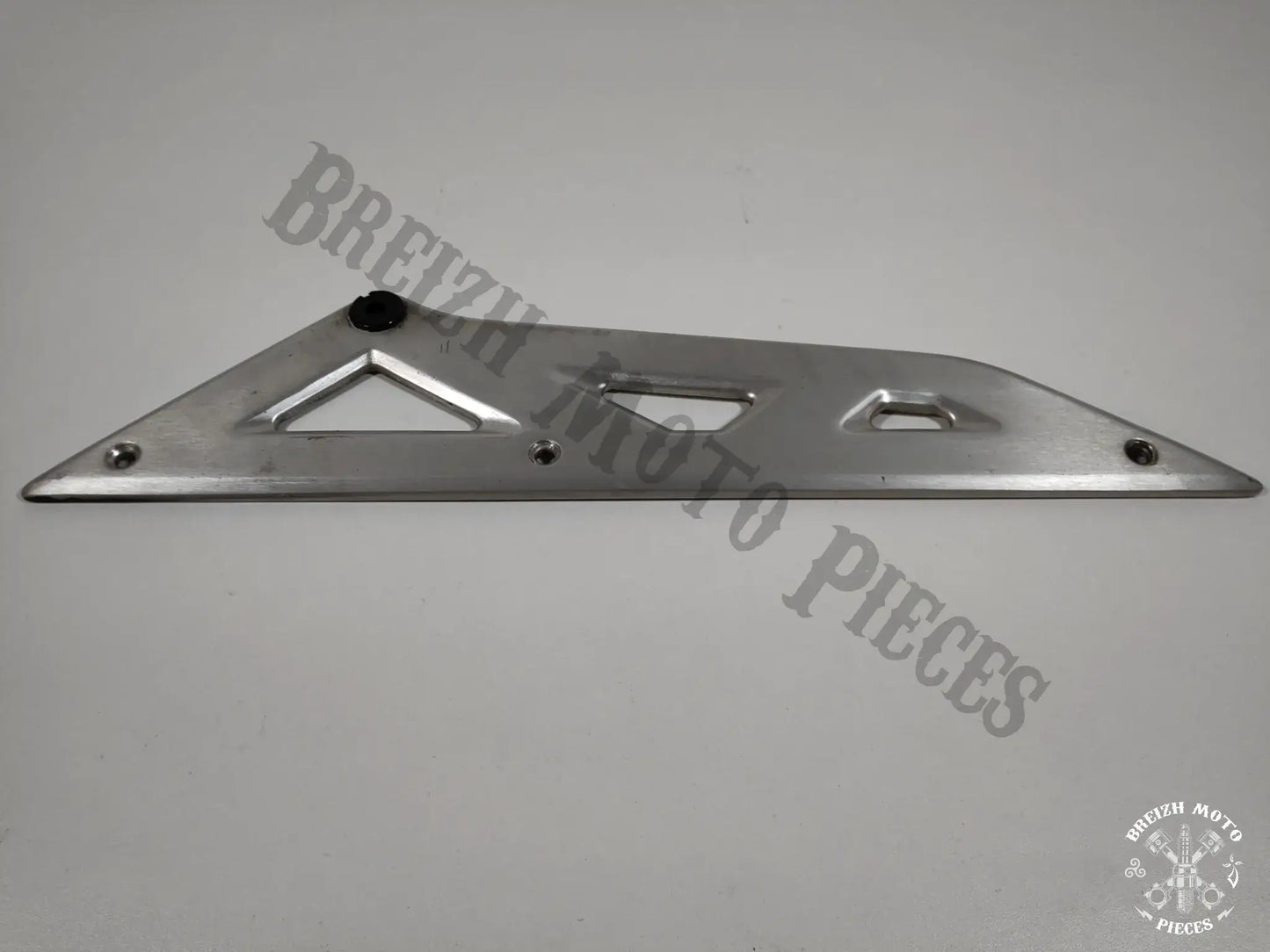 Cache latéral droit