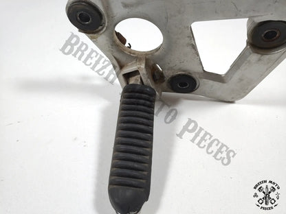 Platine de repose pied droit