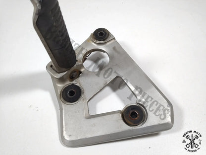 Platine de repose pied droit