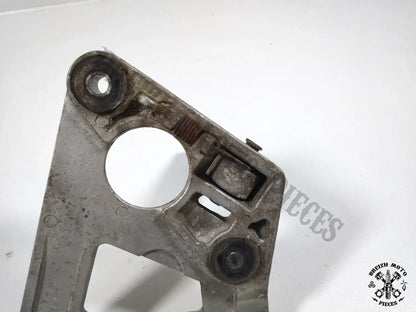 Platine de repose pied droit