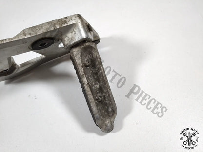 Platine de repose pied droit