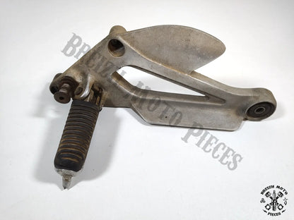 Platine de repose pied gauche