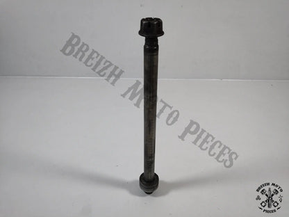 Axe de roue arrière