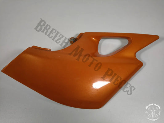 Carénage latéral droit