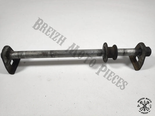 Axe de roue arrière