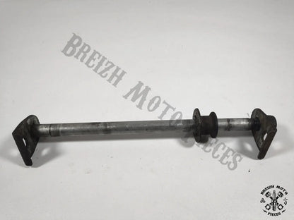 Axe de roue arrière